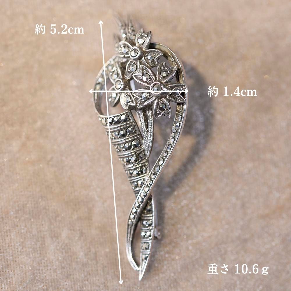 【新着商品】アンティーク イギリスで買い付けた 1930年代製 マーカサイトが配された 花束のデザイン ブローチ