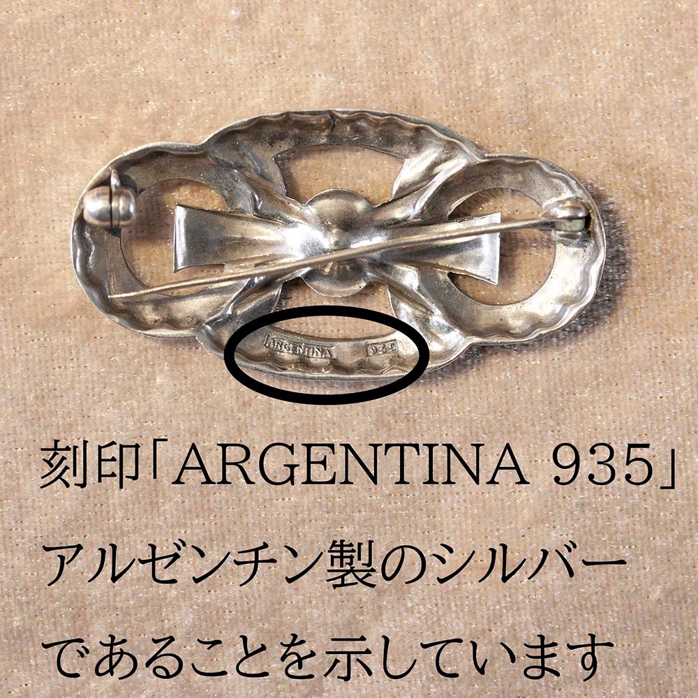 【新着商品】ヴィンテージ イギリスで買い付けた 1950年代製 マーカサイトが配された リボンのデザイン ブローチ