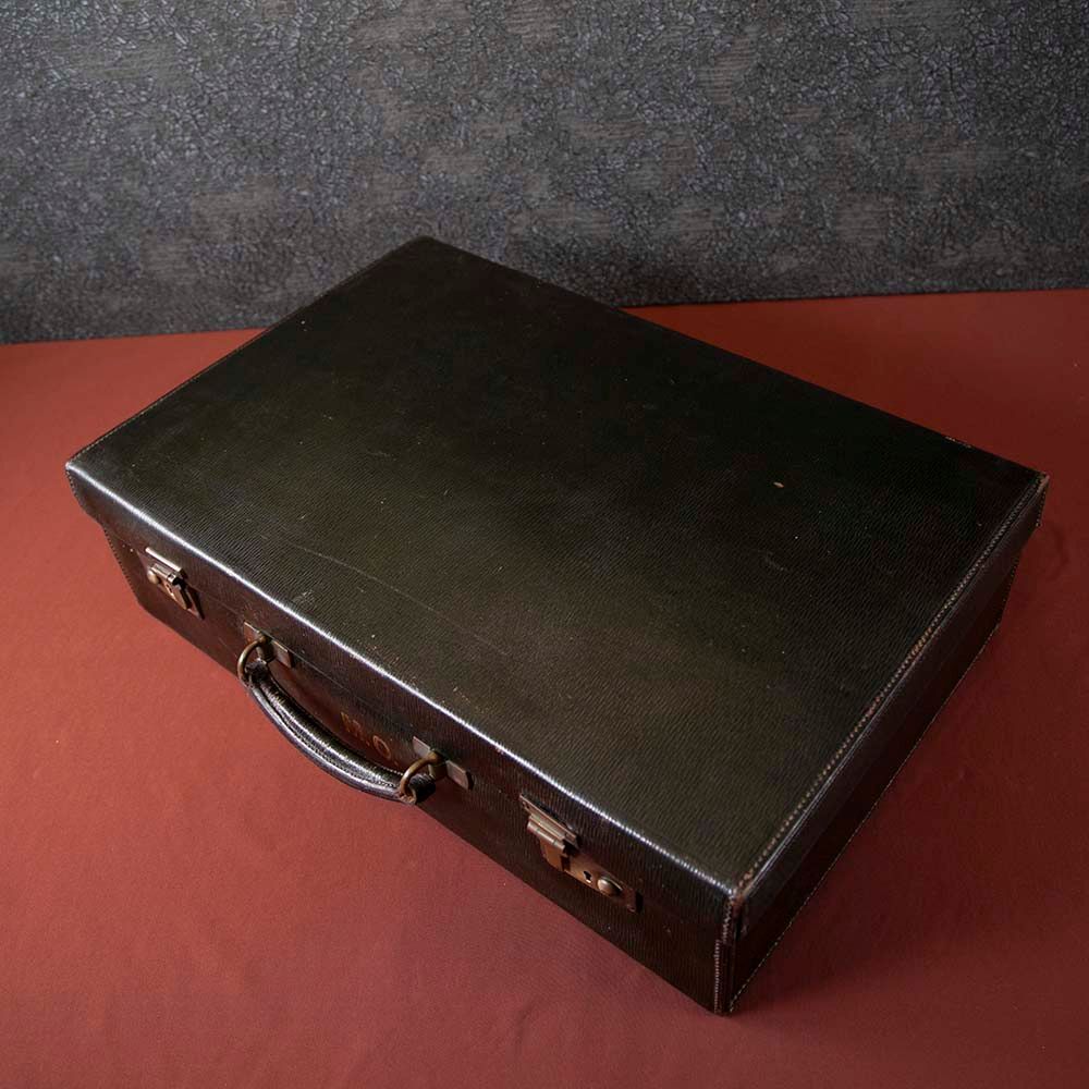 【新着商品】アンティーク イギリス紳士が愛した 英国 FINNIGANS社製  1920年～1950年代製 本革製 トランク (アタッシュケース）