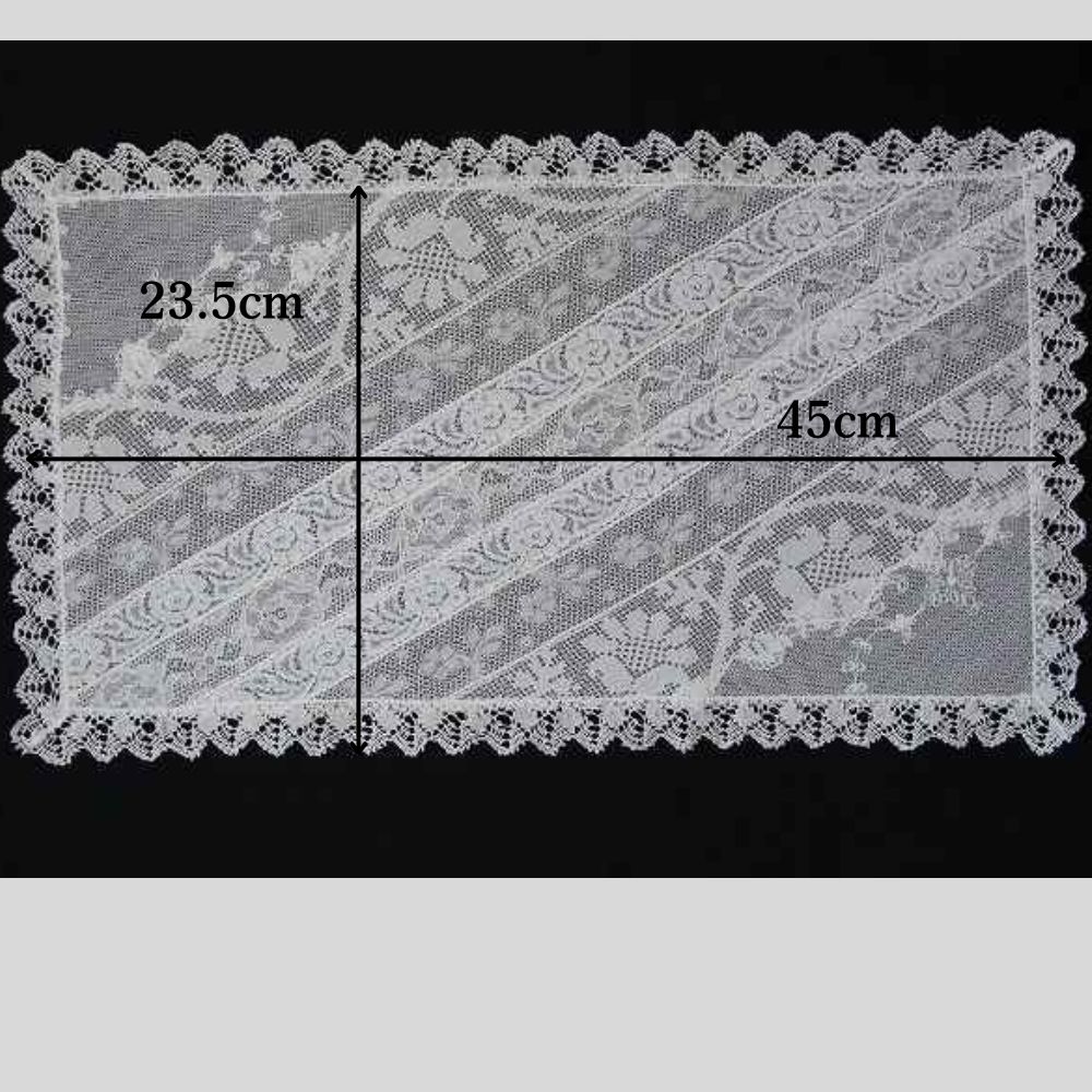 アンティーク フランスで買い付けた ノルマンディー レースを組み合わせて作られた 長方形の ドイリー