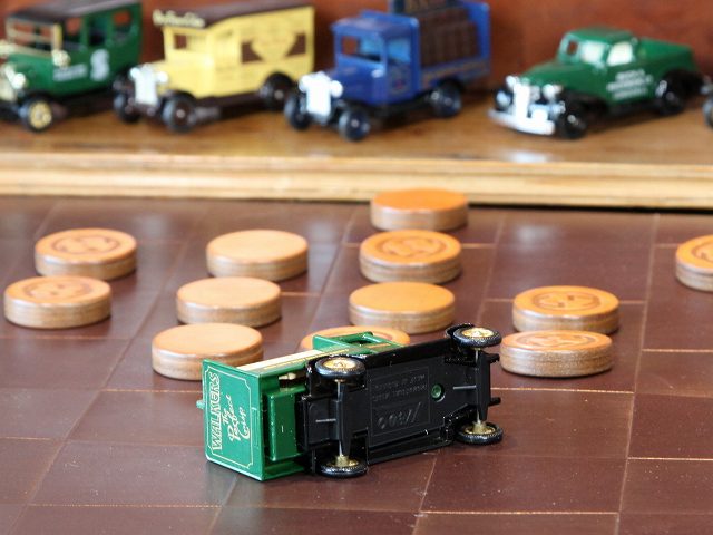 ヴィンテージ イギリスで買い付けた LLEDO社製 ディスプレイや父の日におすすめ クラシックなミニカー【22】箱付き