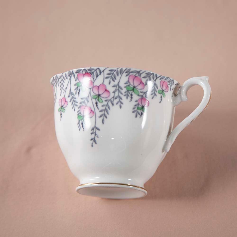 【新着商品】ヴィンテージ イギリスで買い付けた ロイヤルアルバート ローズドロップ ROSE DROP カップ&ソーサー