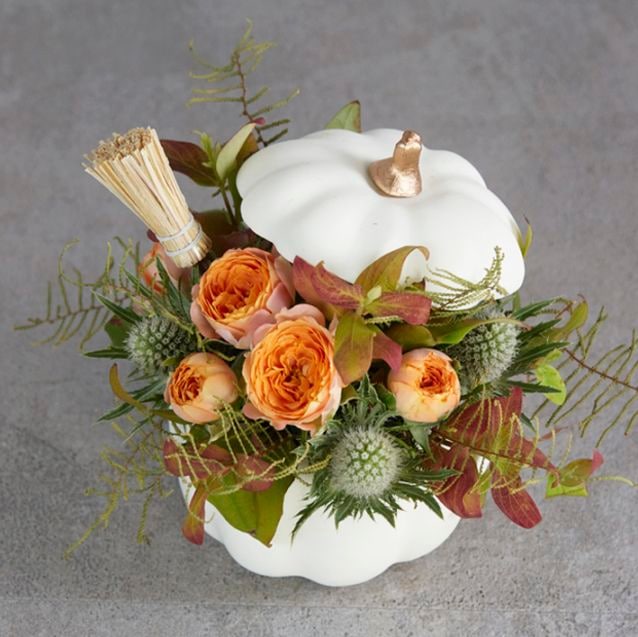 フラワーアレンジメントD D.STYLE flowers（ディー・スタイル フラワーズ）］＜お供え生花