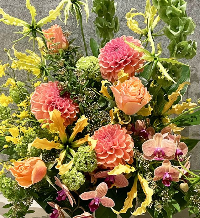 【お祝い花束】オレンジベースで華やかにおまかせ