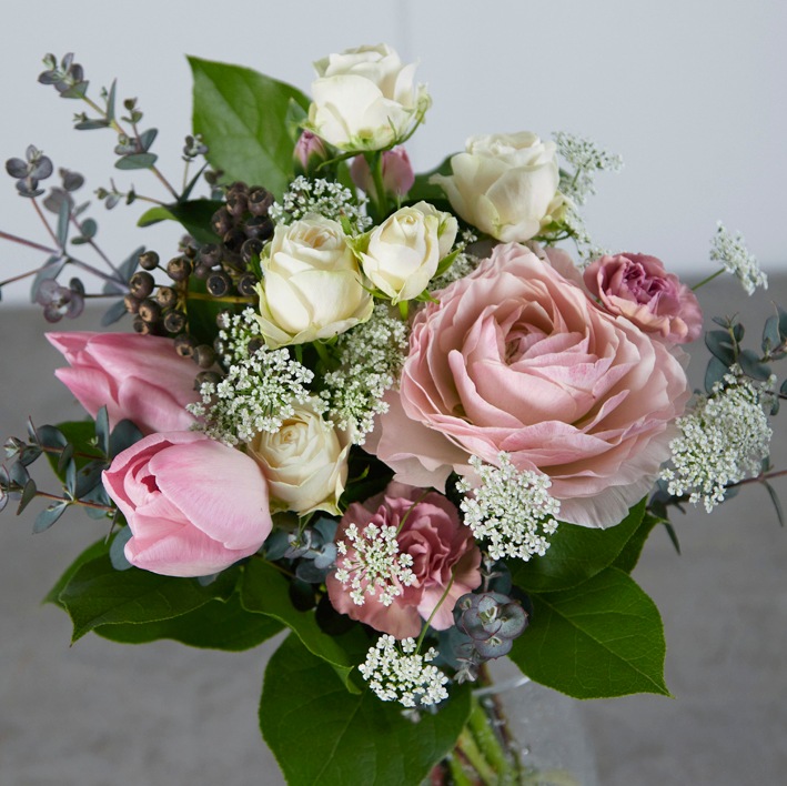 【季節の生花ブーケ】淡いひととき〈100-120サイズ〉