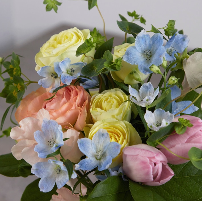 【季節の生花ブーケ】おまかせパステルブーケ〈100-120サイズ〉