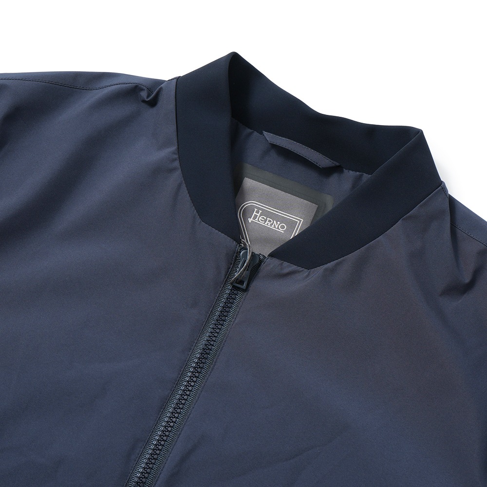 HERNO ヘルノ FUNCTIONAL WARDROBE GORE-TEX 2レイヤー MA-1型 ジップアップブルゾン GI000457U-11106 NAVY