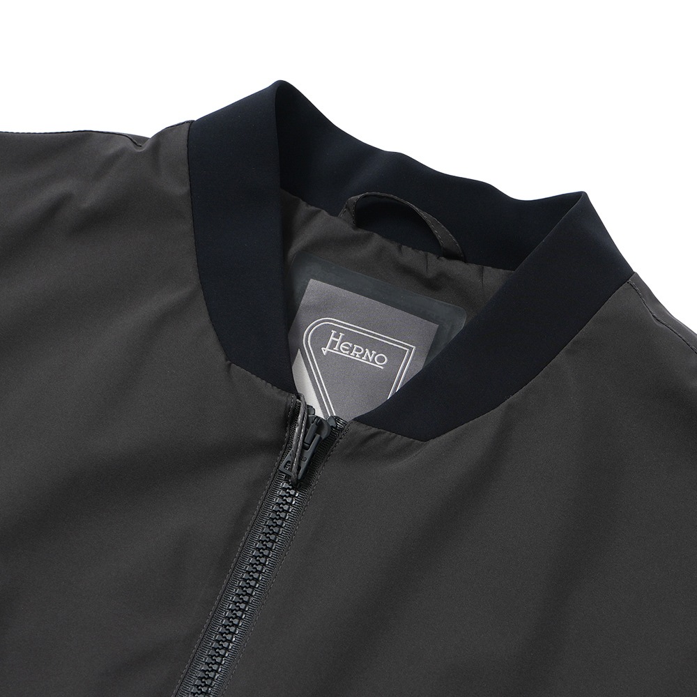 HERNO ヘルノ FUNCTIONAL WARDROBE GORE-TEX 2レイヤー MA-1型 ジップアップブルゾン GI000457U-11106 BROWN BLACK