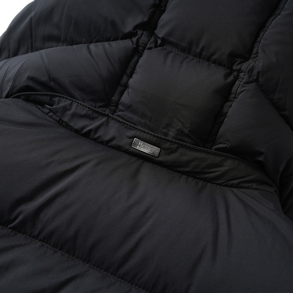 HERNO ヘルノ ECOAGE 撥水ナイロン フーデッドダウンベスト PI001186U-12456Z BLACK
