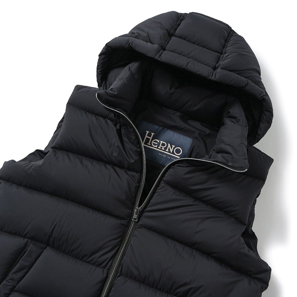 HERNO ヘルノ ECOAGE 撥水ナイロン フーデッドダウンベスト PI001186U-12456Z BLACK