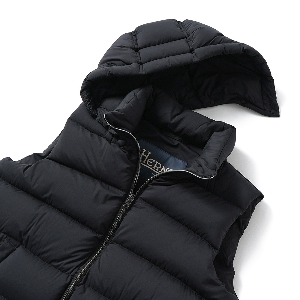 HERNO ヘルノ ECOAGE 撥水ナイロン フーデッドダウンベスト PI001186U-12456Z BLACK