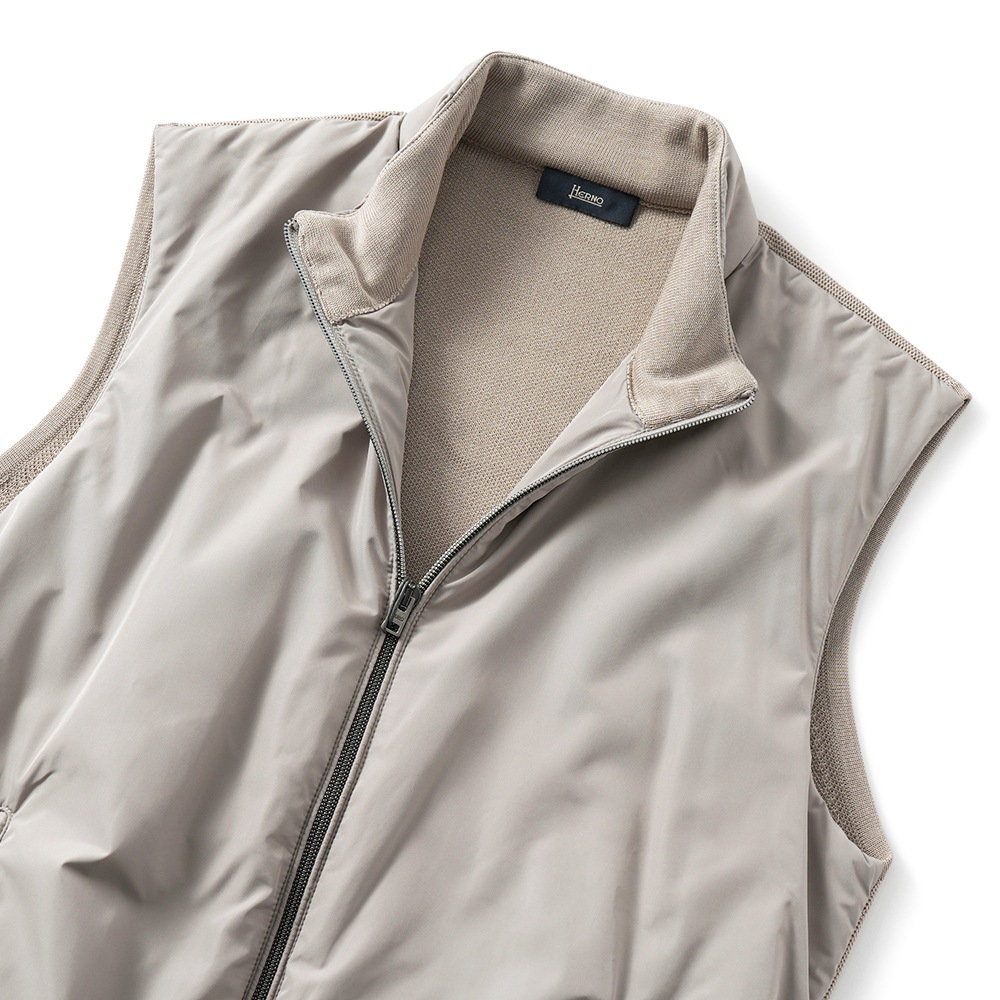 HERNO ヘルノ ポリエステル・コットンピケニット 中綿 ジップアップベスト MC000165U-72056 TAUPE