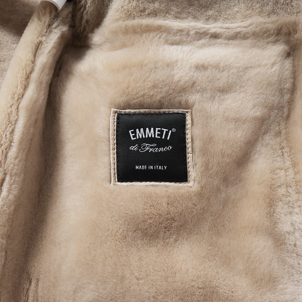 EMMETI エンメティ WALLAS SP MOUTON ウォーラス スペシャルムートン フーデッドブルゾン BEIGE