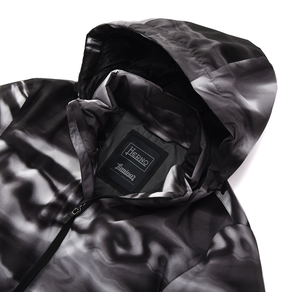 HERNO Laminar ヘルノ ラミナー スペクトラムプリント リップストップ フーデッドダウンブルゾン PI00264UL/12694/H/D BLACK
