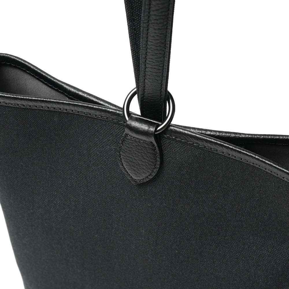 THE SOLE bis made by Flathority ザソール ビス メイドバイ フラソリティ MICHAEL キャンバスレザー ワンハンドバッグ BLACK