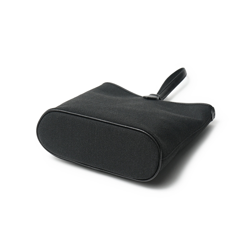 THE SOLE bis made by Flathority ザソール ビス メイドバイ フラソリティ MICHAEL キャンバスレザー ワンハンドバッグ BLACK