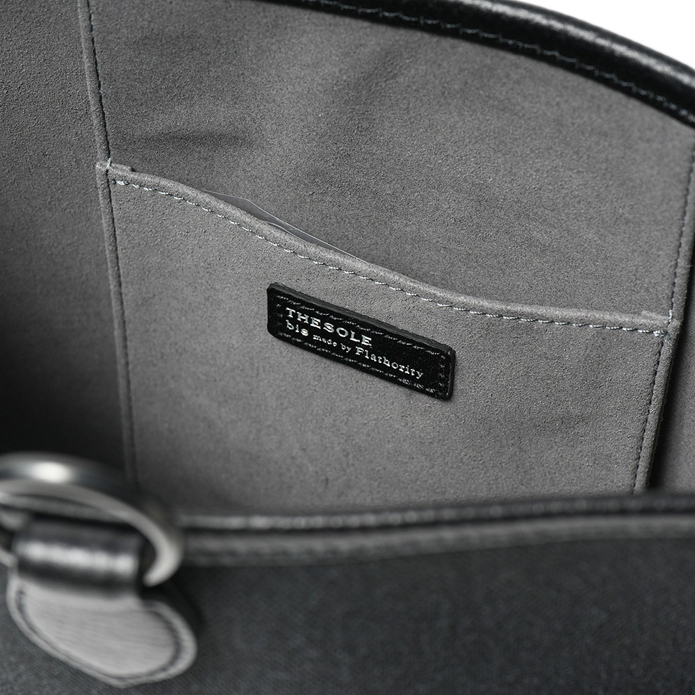 THE SOLE bis made by Flathority ザソール ビス メイドバイ フラソリティ MICHAEL キャンバスレザー ワンハンドバッグ BLACK