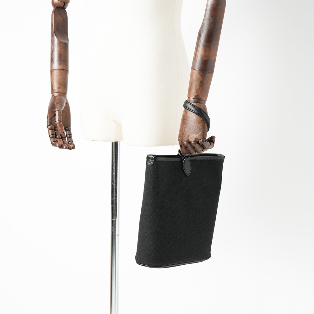 THE SOLE bis made by Flathority ザソール ビス メイドバイ フラソリティ MICHAEL キャンバスレザー ワンハンドバッグ BLACK