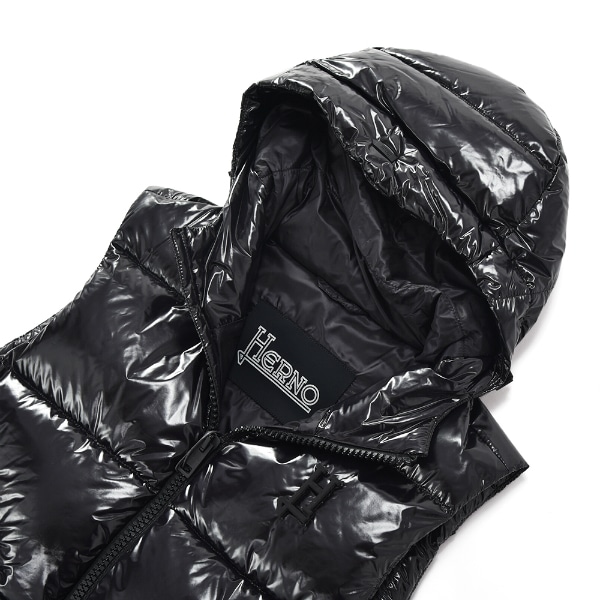 HERNO ヘルノ グロッシーコーティング フーデッドダウンベスト PI000860U/12220/TD BLACK