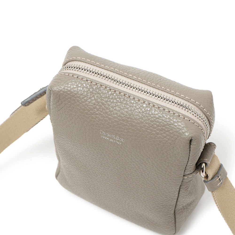 Daniel&Bob ダニエル&ボブ DADO-13 ALCE ダド アルチェ ミニショルダーバッグ TAUPE