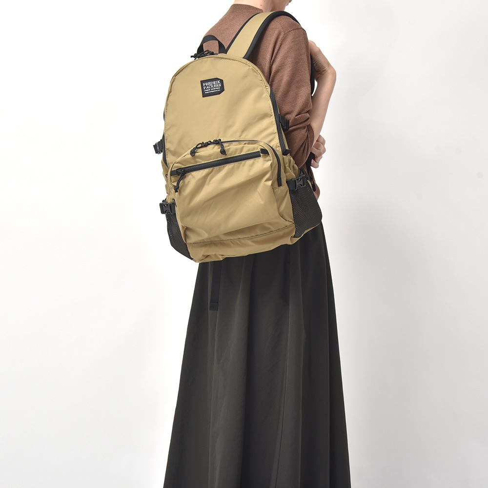 FREDRIK PACKERS フレドリックパッカーズ 210D DAY PACK TIPI デイパック KHAKI