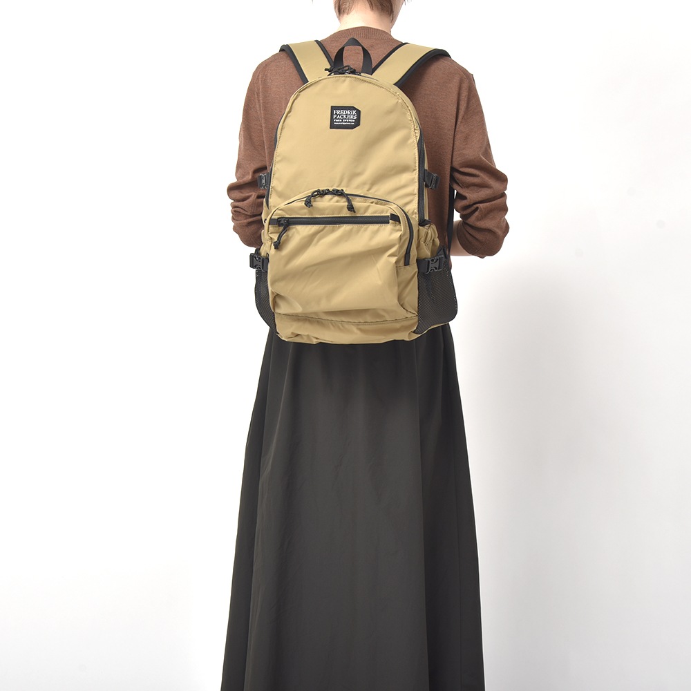 FREDRIK PACKERS フレドリックパッカーズ 210D DAY PACK TIPI デイパック KHAKI