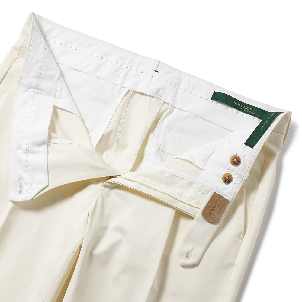 BERWICH ベルウィッチ JMORELLO-1P-CK1790X ストレッチコットンツイル 1プリーツ パンツ OFF WHITE