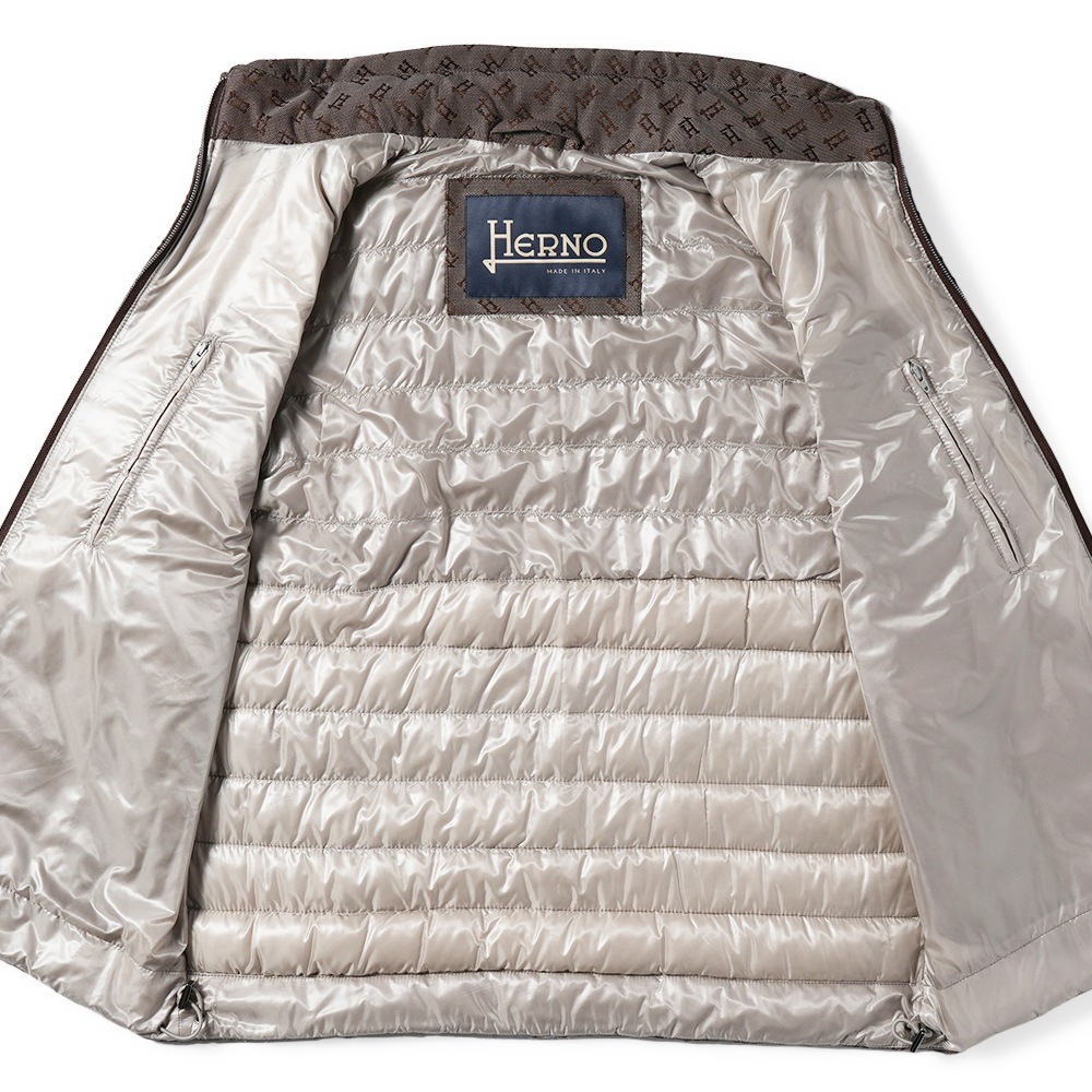 HERNO ヘルノ コットン・ポリエステル モノグラム  ライトダウンベスト PI001104U-12605W BROWN