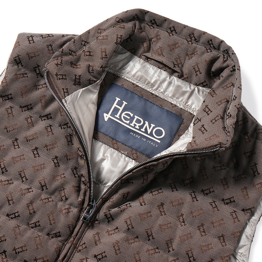 HERNO ヘルノ コットン・ポリエステル モノグラム  ライトダウンベスト PI001104U-12605W BROWN