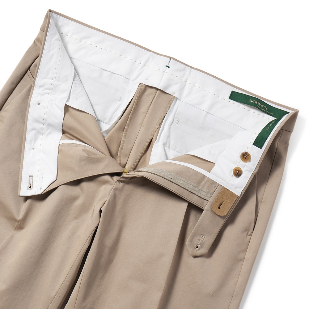 BERWICH ベルウィッチ JMORELLO-1P-CK1790X ストレッチコットンツイル 1プリーツ パンツ BEIGE