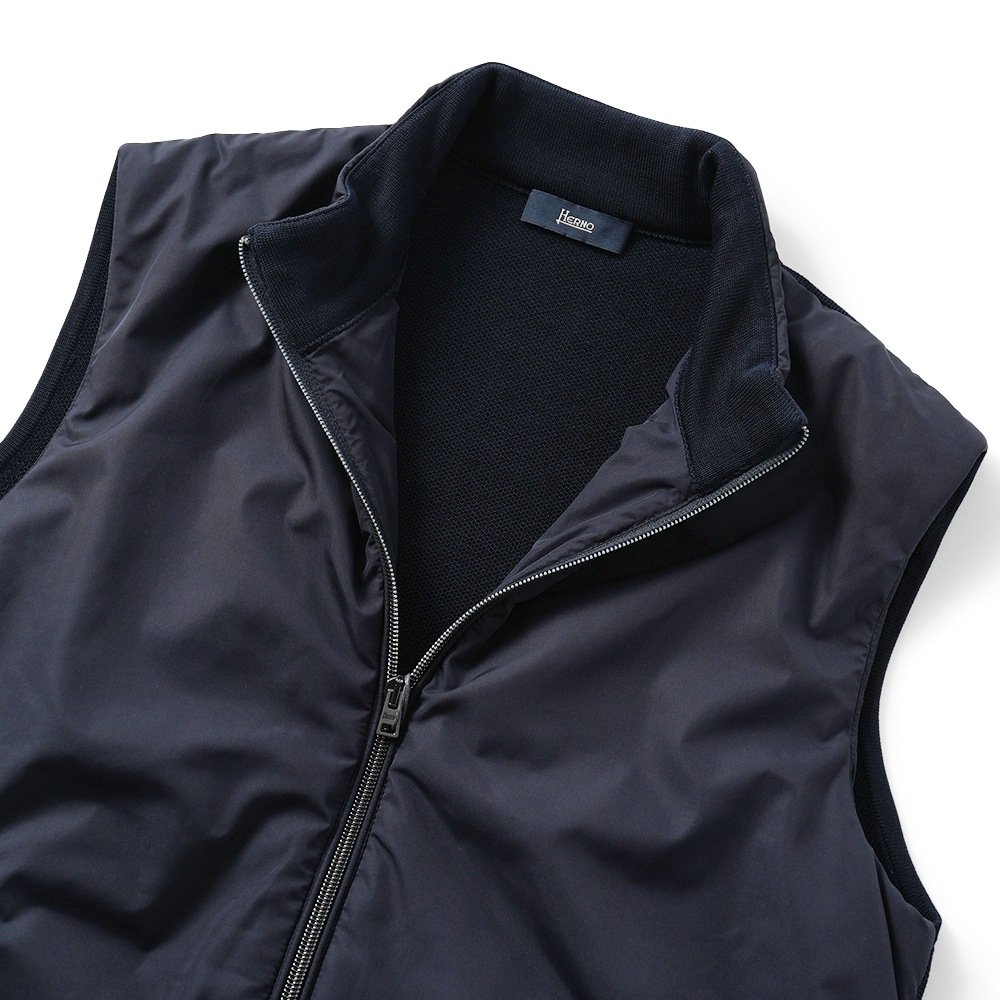 HERNO ヘルノ ポリエステル・コットンピケニット 中綿 ジップアップベスト MC000165U-72056 NAVY