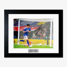 額装済みサッカーサイン入りフォトを販売 - THE DUGOUT
