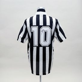 セリエAのサッカー直筆サイン入りユニフォームを販売 - THE DUGOUT