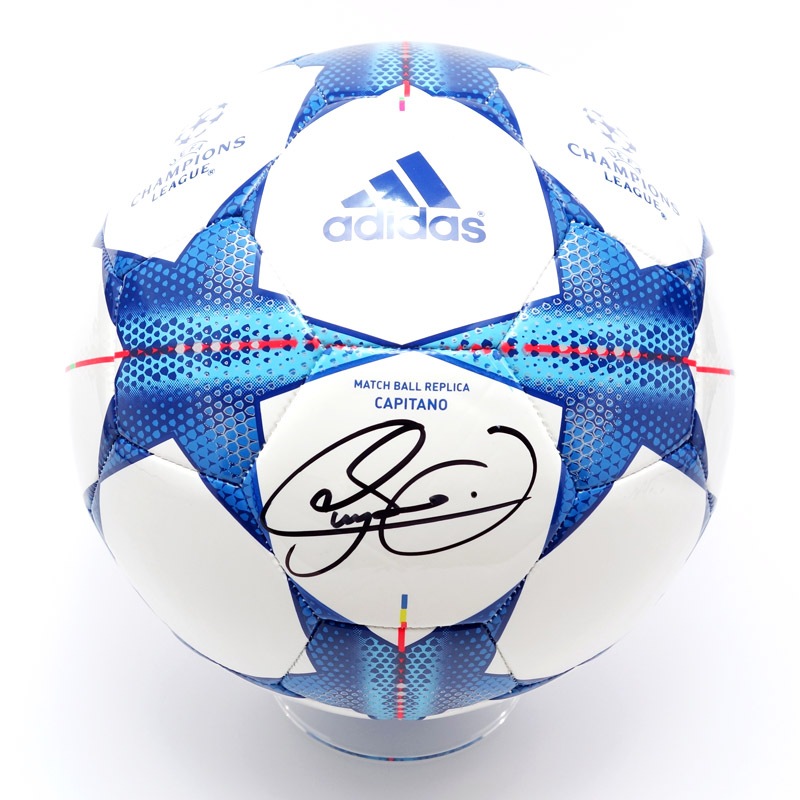 2016年  サイン入りユニフォームとサイン入りボール 2016年 サイン入りユニフォームとサイン入りボール