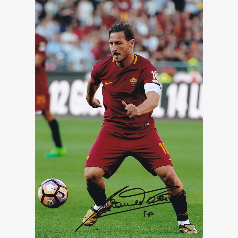 トッティ直筆サイン入りASローマ16/17フォト (ラストマッチ