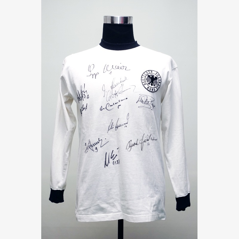 西ドイツ代表マルチ直筆サイン入り1974復刻版ホームユニフォーム | THE