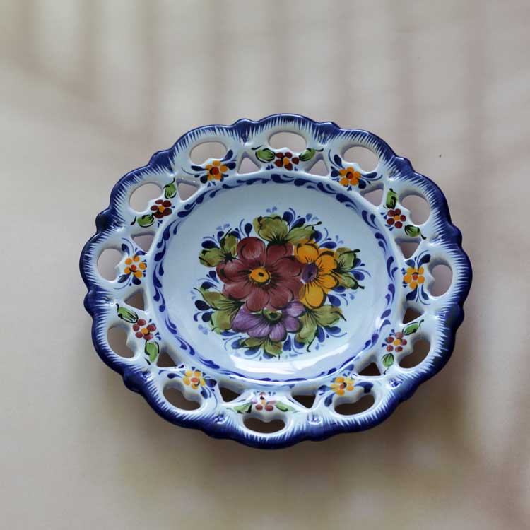 ポルトガル製 輸入雑貨 美しい伝統柄の陶器絵皿 ブルー 花柄 陶器 手描き ポルトガル製 輸入雑貨 美しい伝統柄の陶器絵皿 ブルー 花柄
