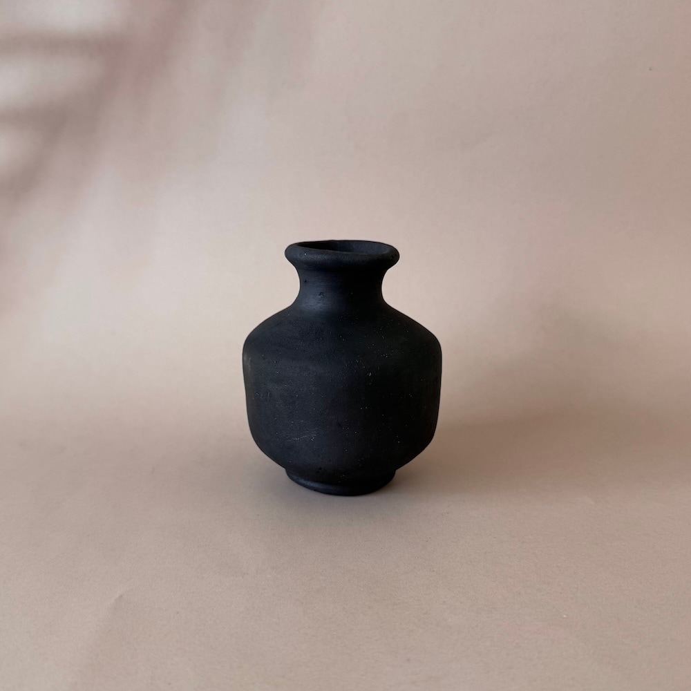 インド雑貨 壺 小花 黒