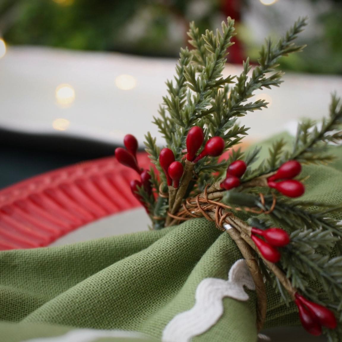 X'mas Leaf Napkin Ring (Red)