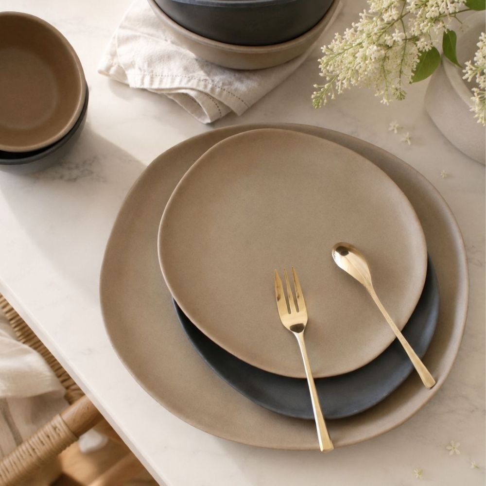 Minimal Form Melamine Plate