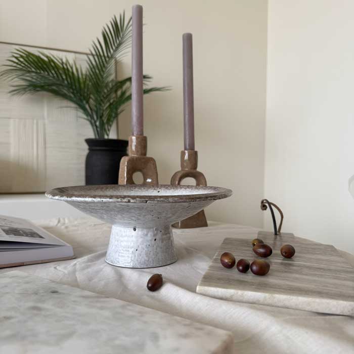 Stoneware pedestal serving dish (white)