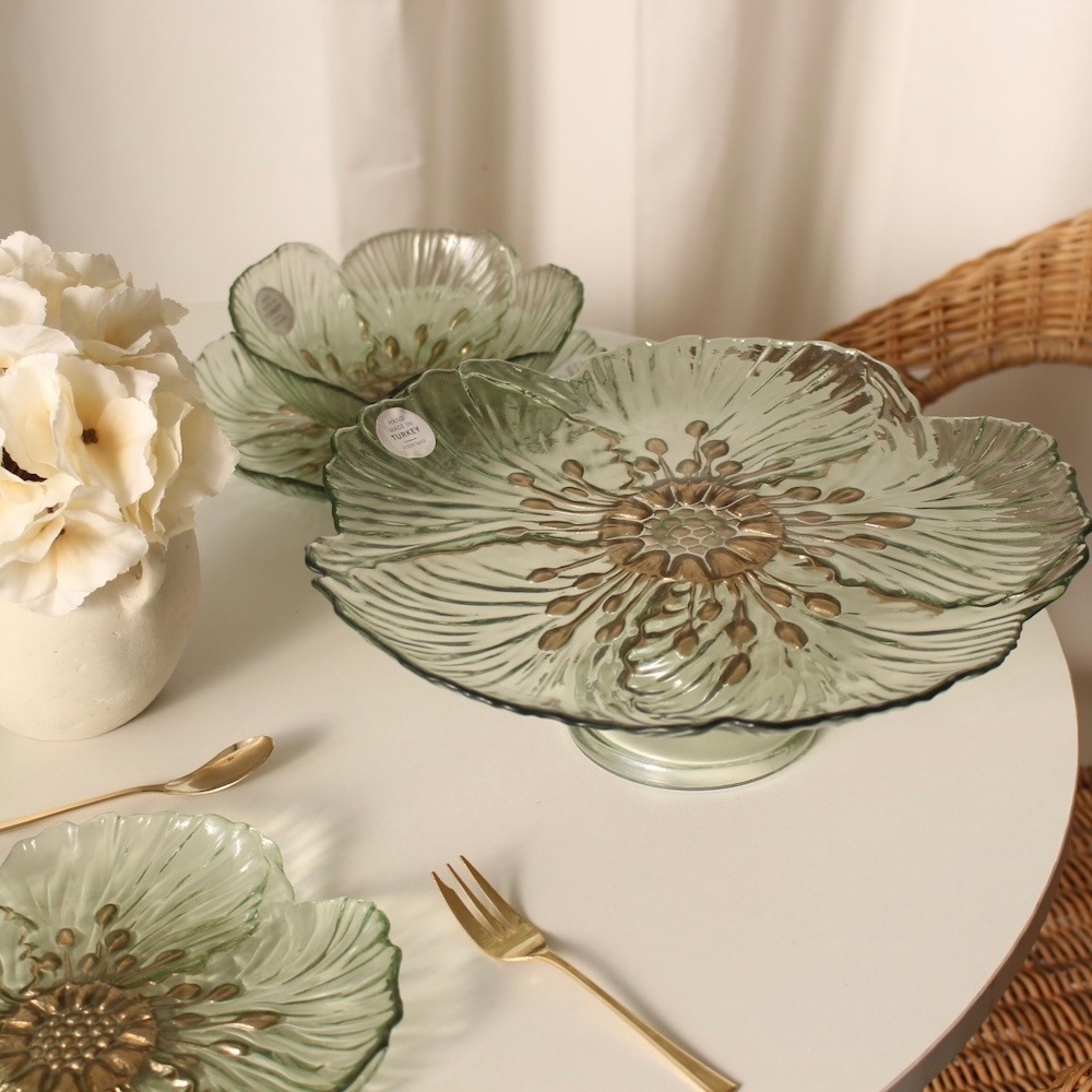 Abigail Glass Footed Cake Plate