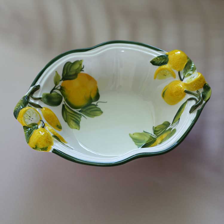 緑色の花柄浮彫り陶器ボウル 緑色の花柄陶器ボウル 前畑陶器 花柄装飾ボウル 直径19.5×高