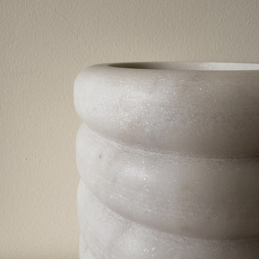 Pucker Marble Vase -White-