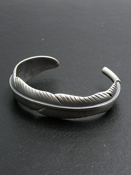 ����ѥ������֥����� Large Feather Bangle - Silver