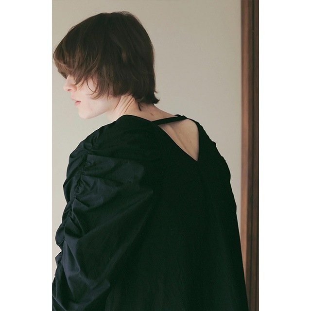MANOF / ޥΥ MUTTON SLEEVE BLOUSE