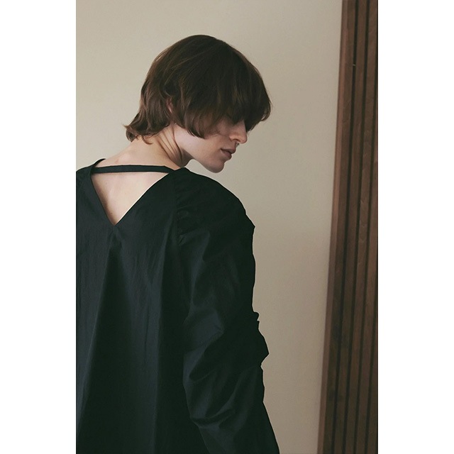 MANOF / ޥΥ MUTTON SLEEVE BLOUSE