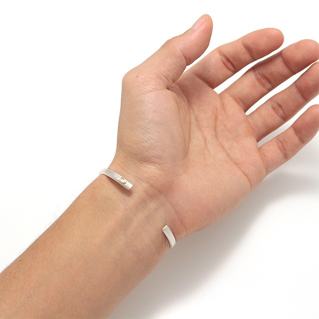 ����ѥ������֥����� Horseshoe Charm Bangle Silver K18YG