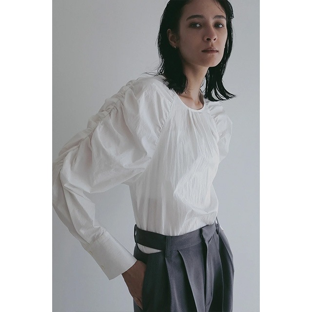 MANOF / ޥΥ MUTTON SLEEVE BLOUSE