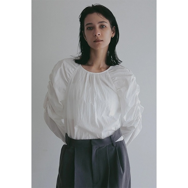 MANOF / ޥΥ MUTTON SLEEVE BLOUSE